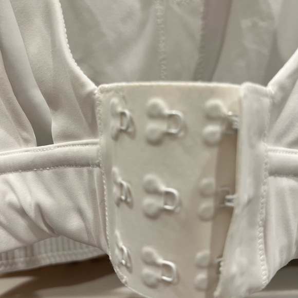 Lululemon Women’s athletic bra size 10 BC - Picture 6 of 7